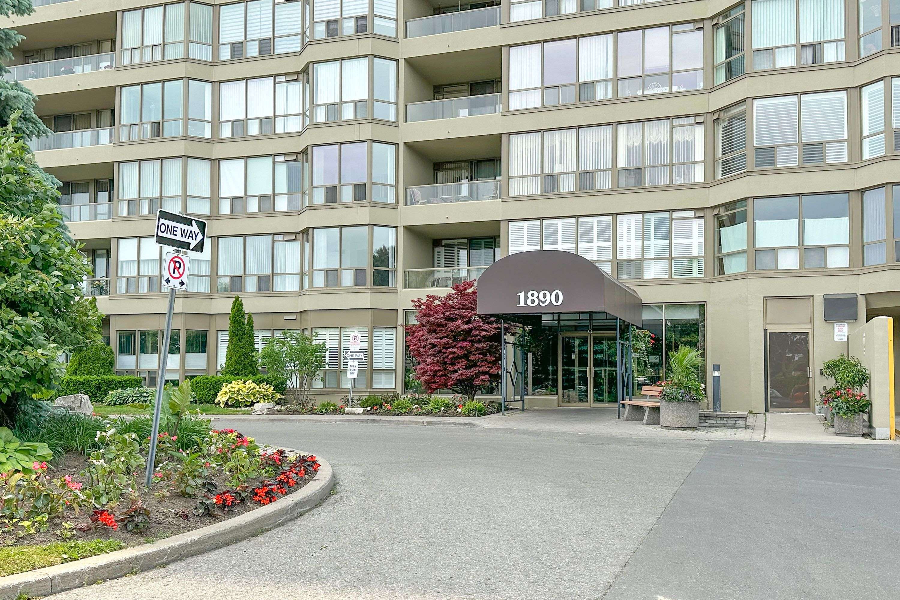 Pickering, ON L1V 6B4,1890 Valley Farm RD #1011