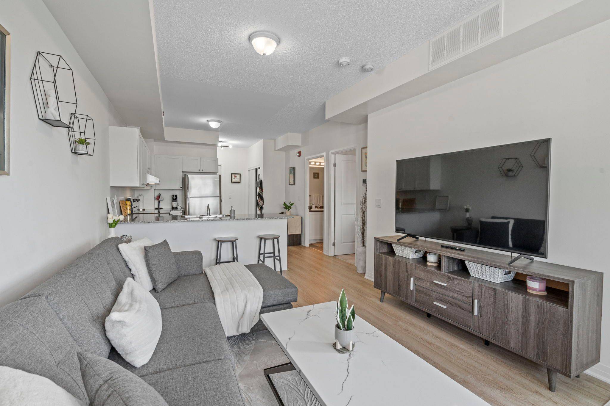 Clarington, ON L1B 0V7,70 Shipway AVE #201