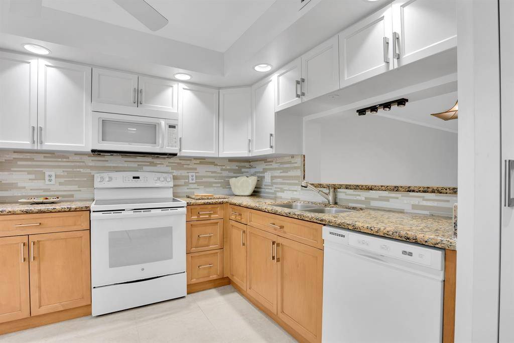Coconut Creek, FL 33066,3303 Aruba Way #M1
