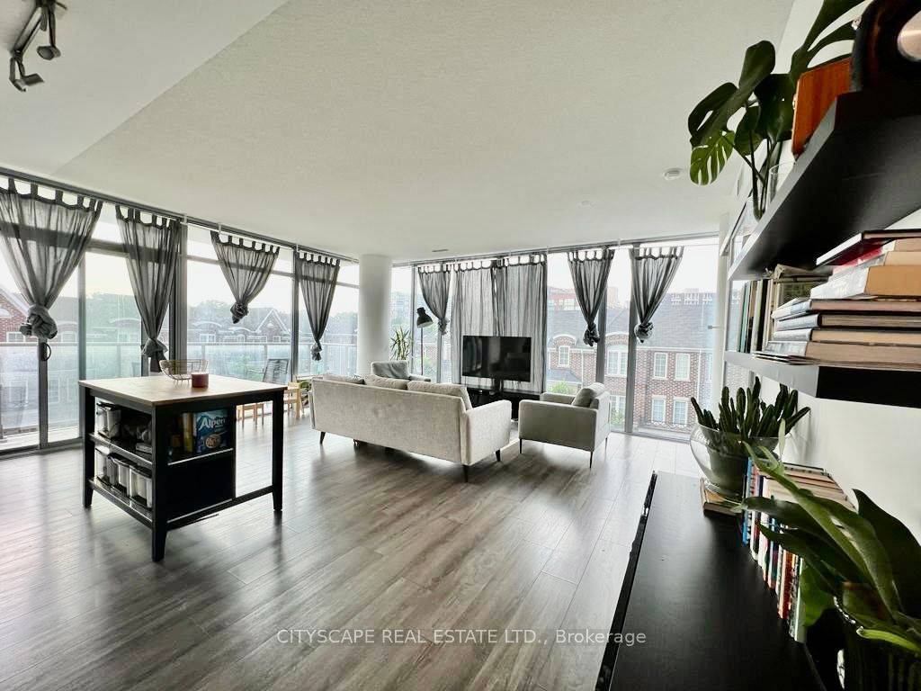 Toronto W01, ON M6S 5B5,105 The Queensway AVE #310