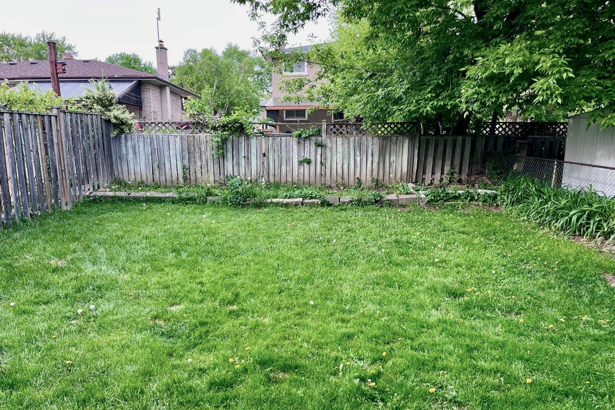 Mississauga, ON L5C 2B3,3341 Verhoeven DR #Ground & Bsmt
