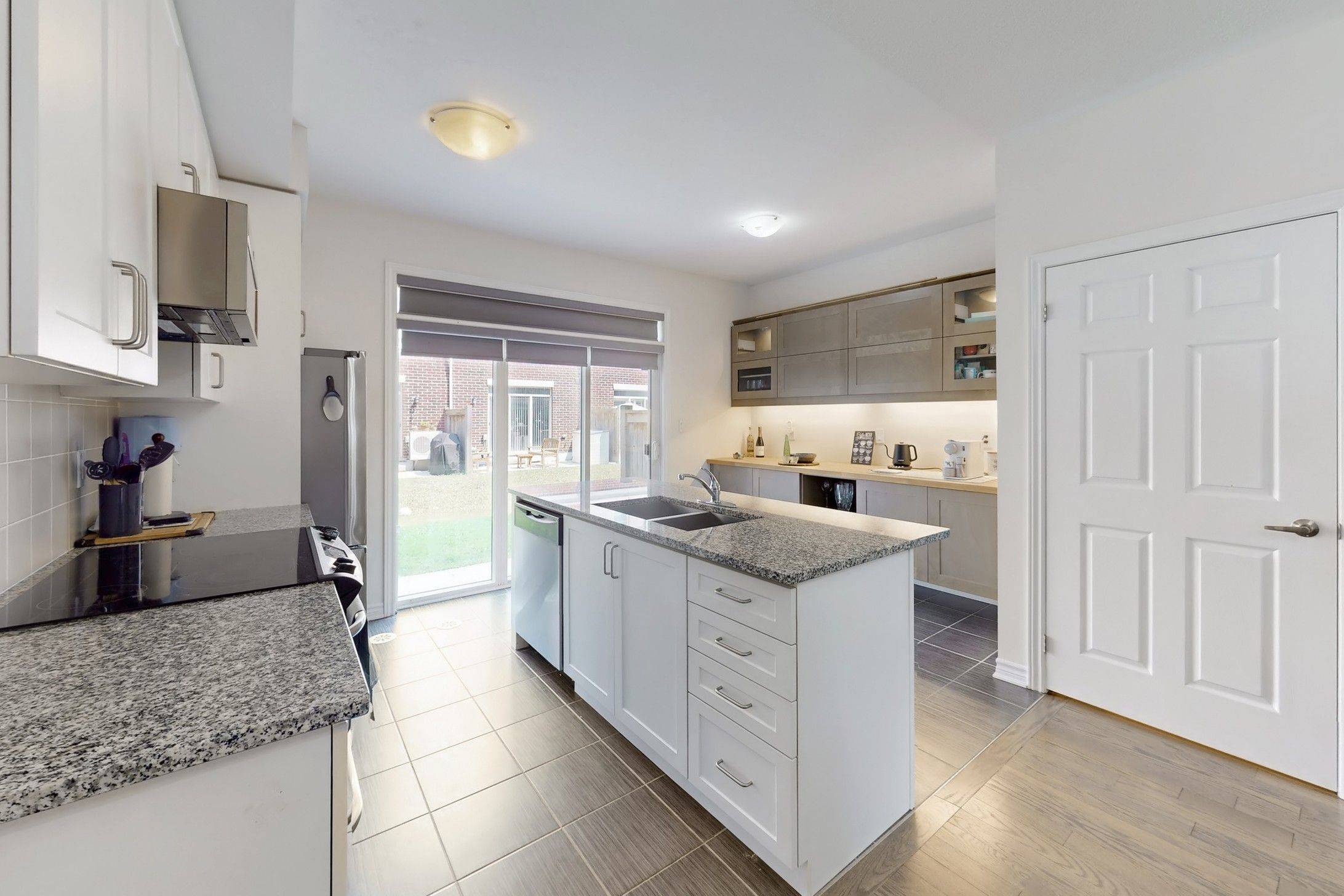 Toronto W06, ON M8W 0A8,636 Evans AVE #65