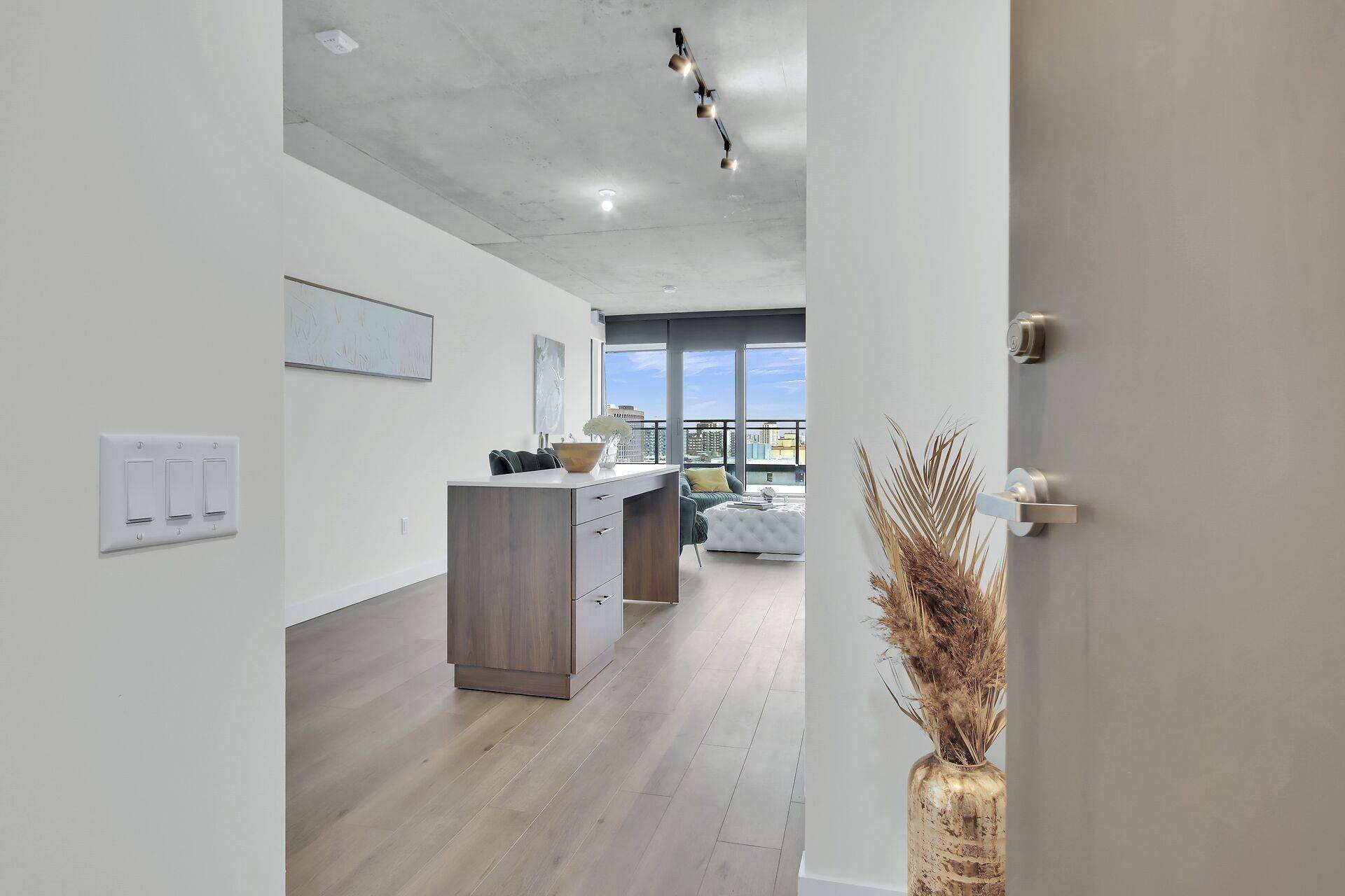 Ottawa Centre, ON K2P 1Y5,10 JAMES ST #806