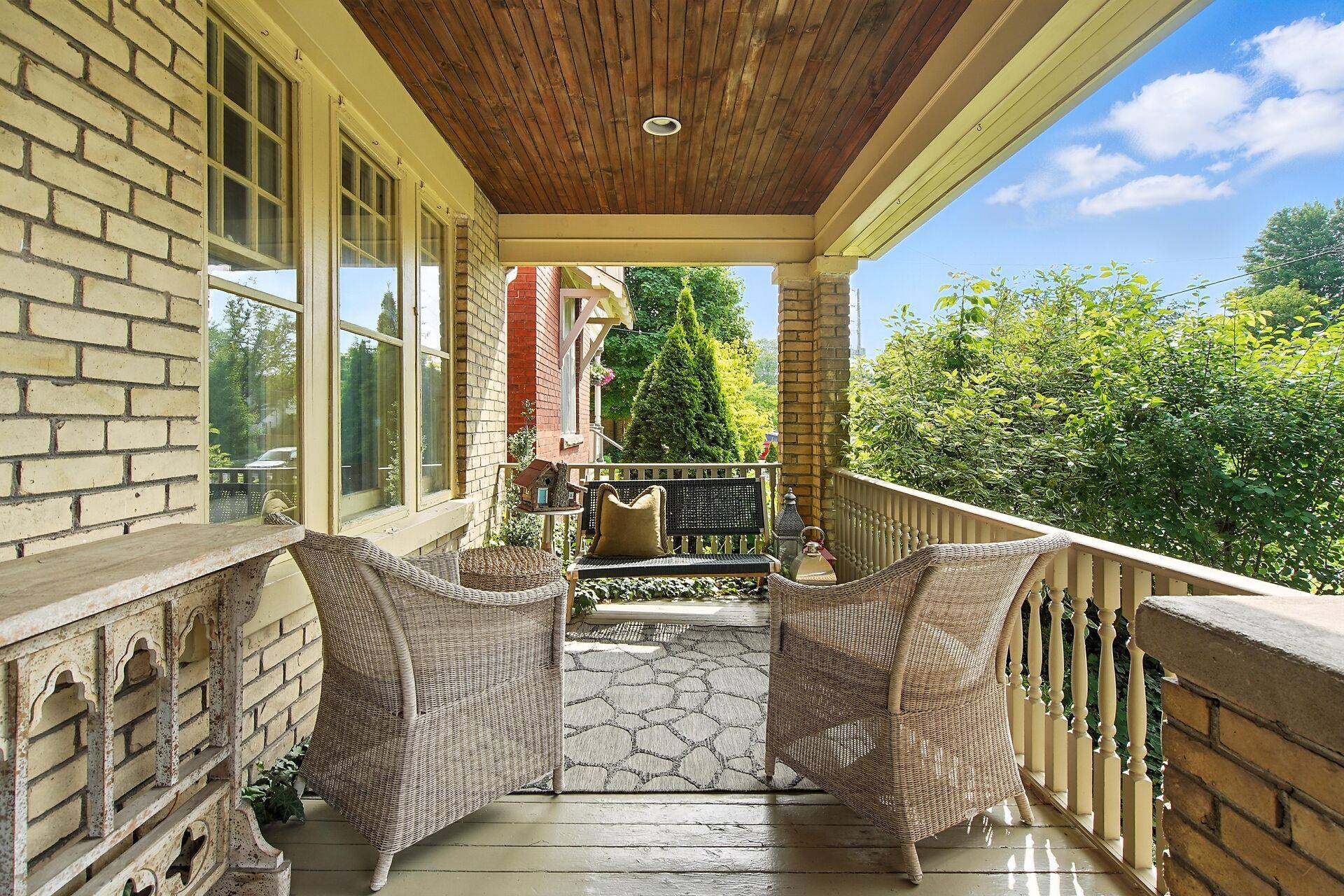 London East, ON N5Y 3T3,580 Grosvenor ST