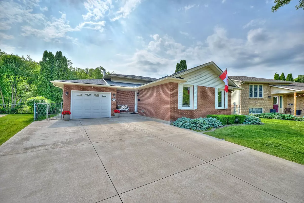 Niagara Falls, ON L2H 2S9,6884 Devon DR
