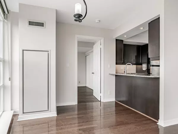 Toronto C01, ON M5S 2J6,736 Spadina AVE #1205