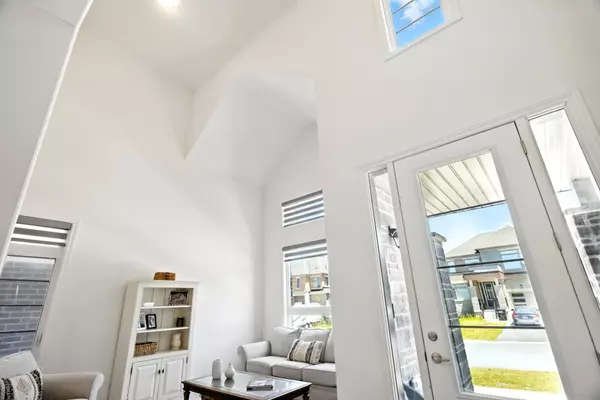 Springwater, ON L9X 2C5,82 Calypso AVE
