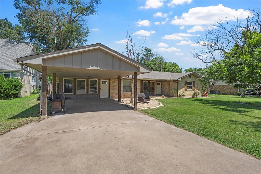 Whitney, TX 76692,405 E Lee Way