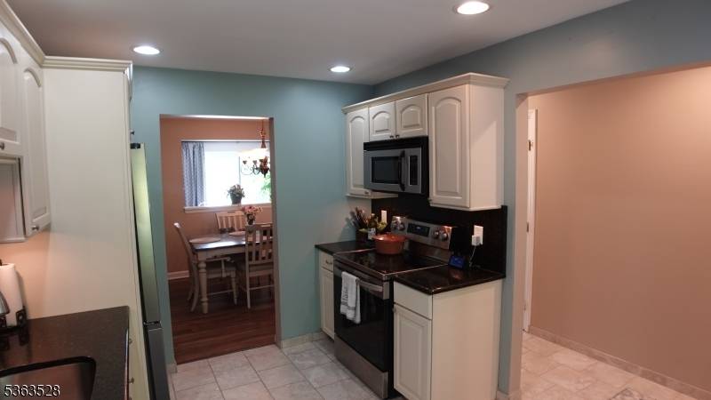 Hopatcong Boro, NJ 07843,5 Tor Pl