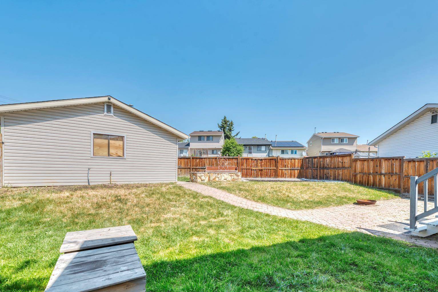 Calgary, AB T3J 1K1,120 Falchurch CRES Northeast