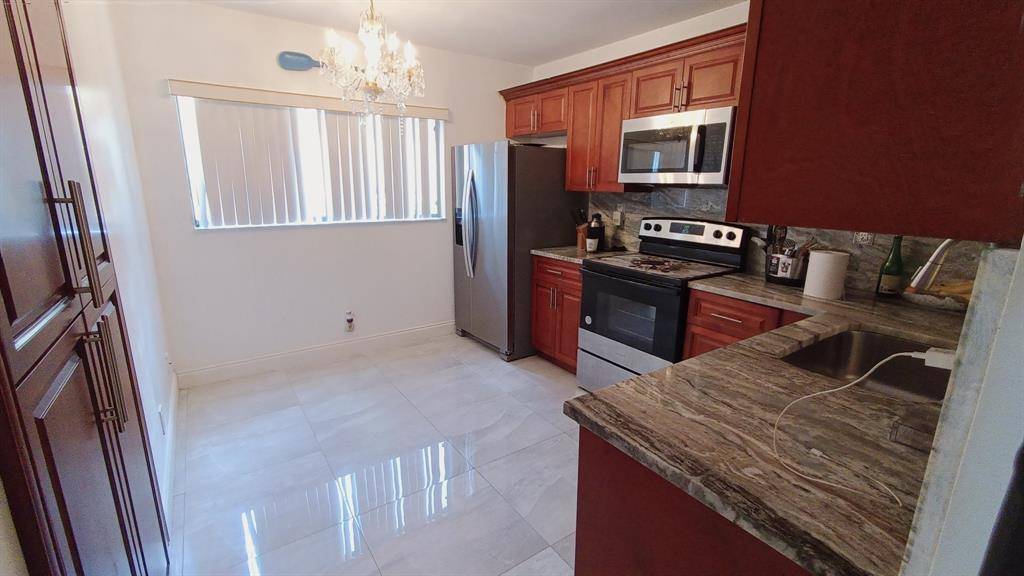 Delray Beach, FL 33484,15401 Pembridge Ave #13