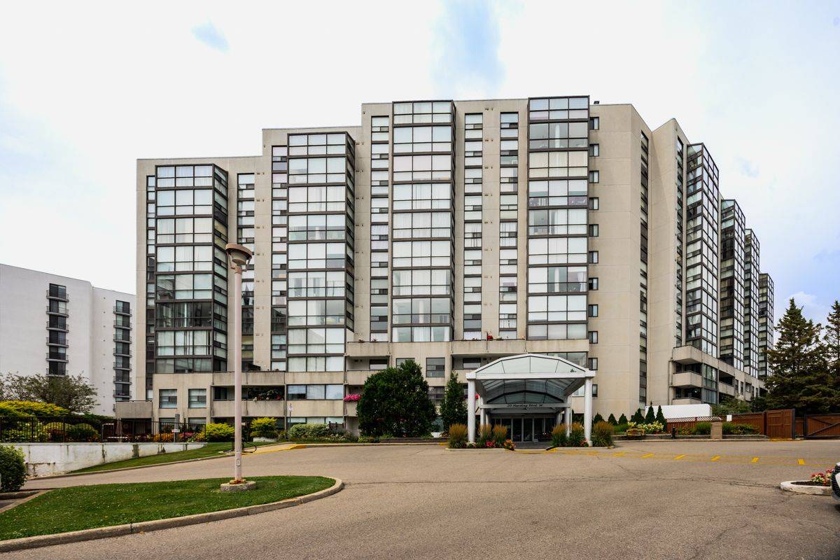 Richmond Hill, ON L4C 9S4,20 Harding BLVD #304