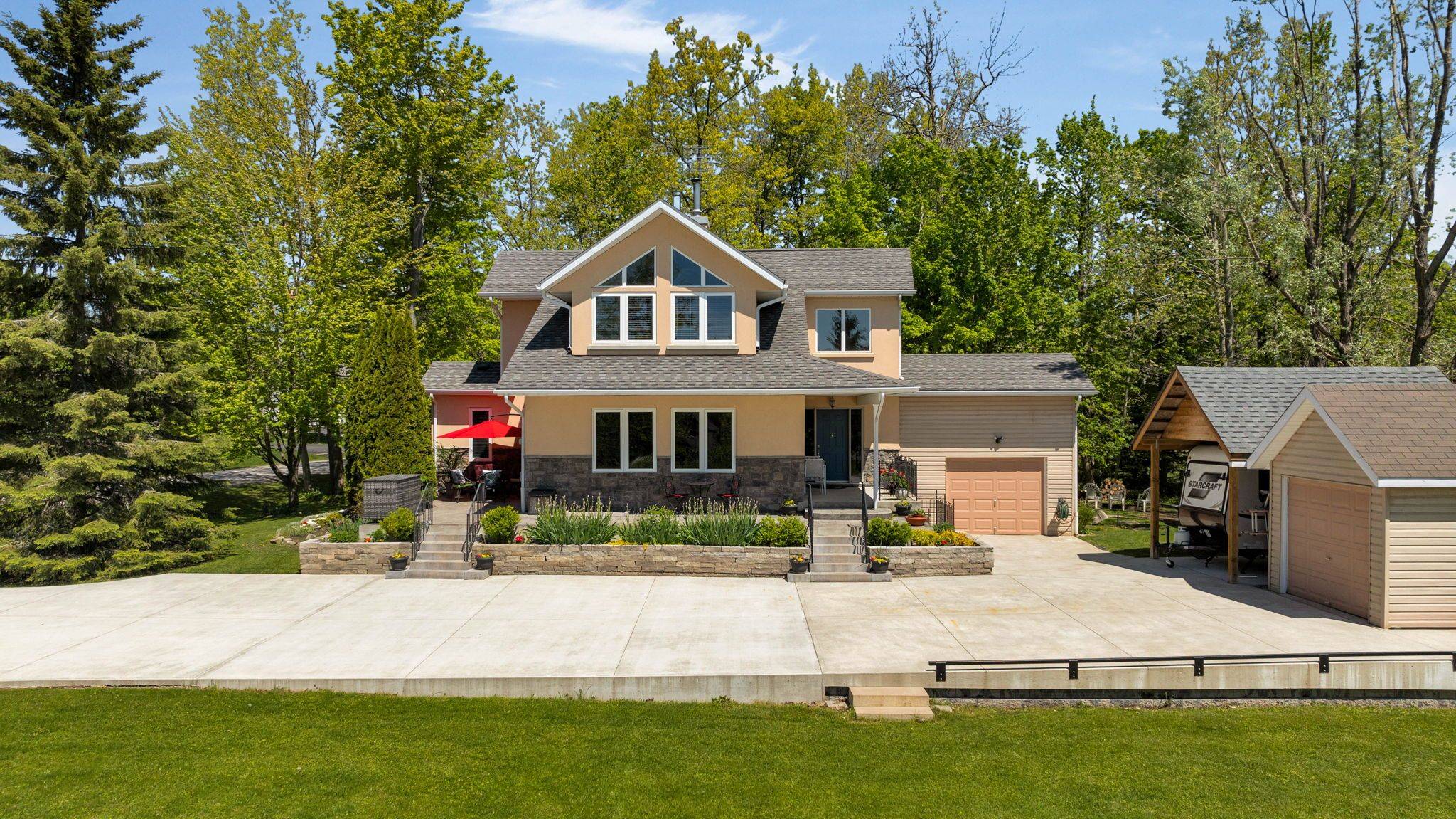 Innisfil, ON L9S 2L9,3809 East ST