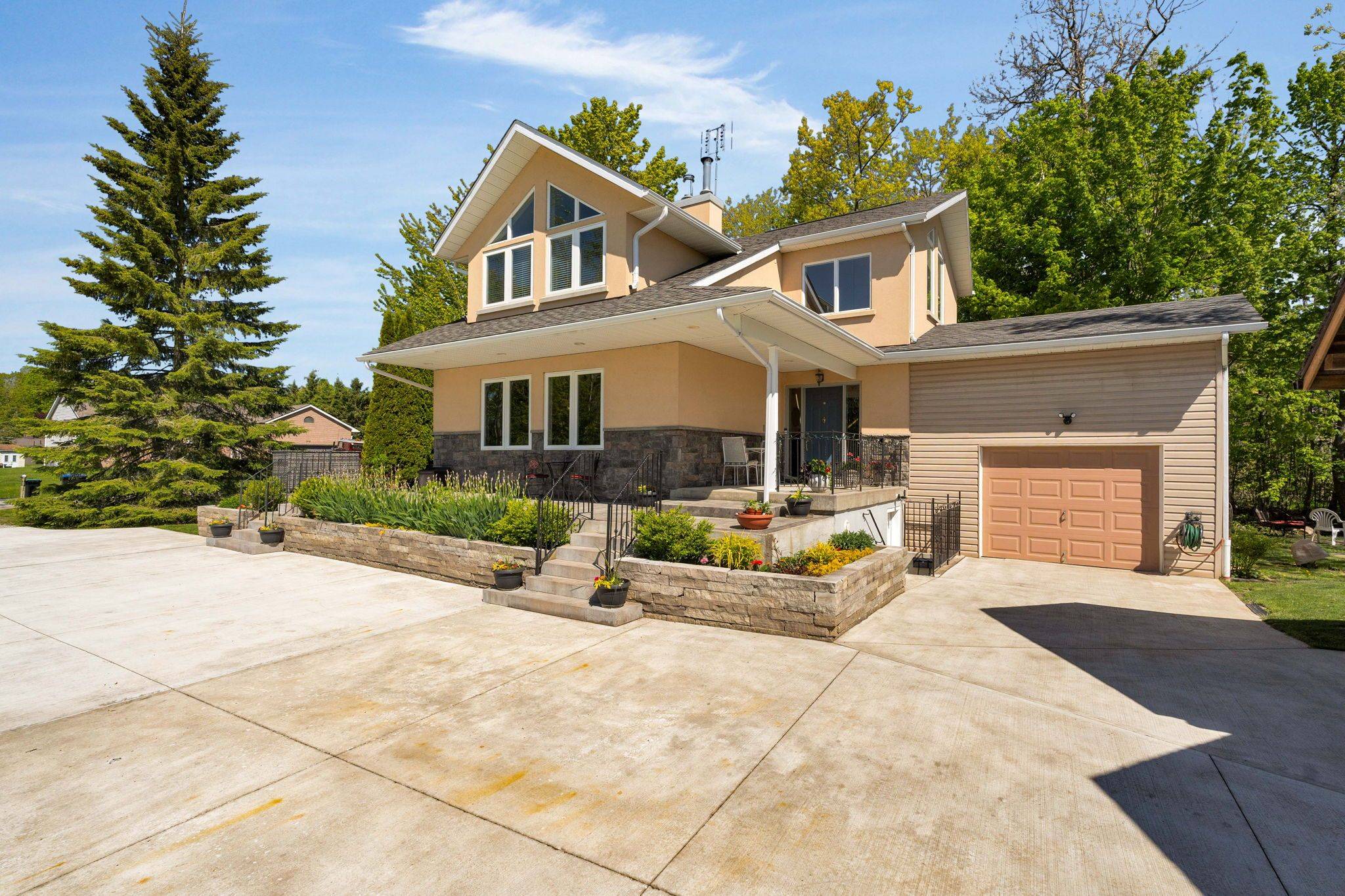 Innisfil, ON L9S 2L9,3809 East ST