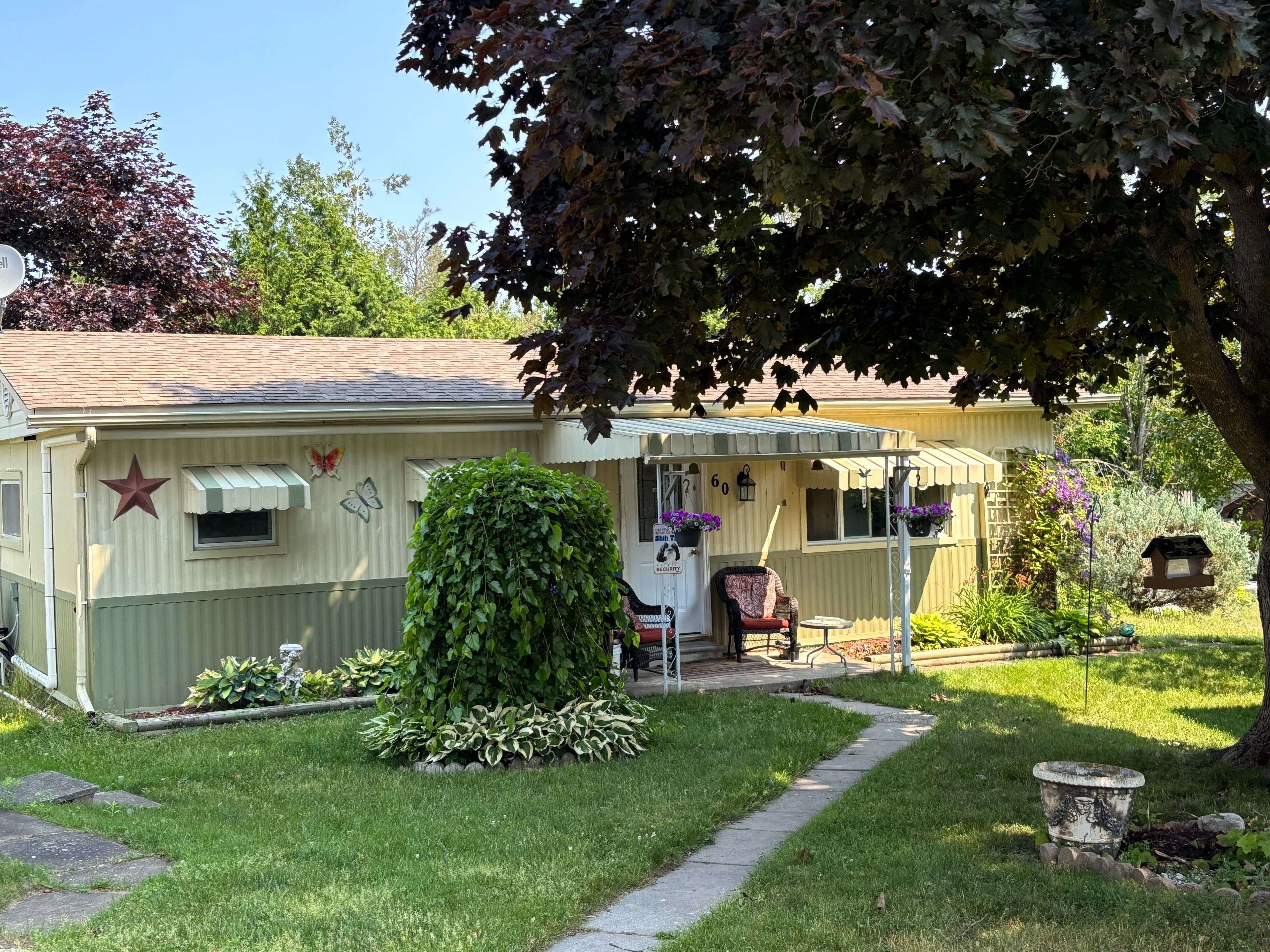 Innisfil, ON L9S 1R1,60 Flora DR