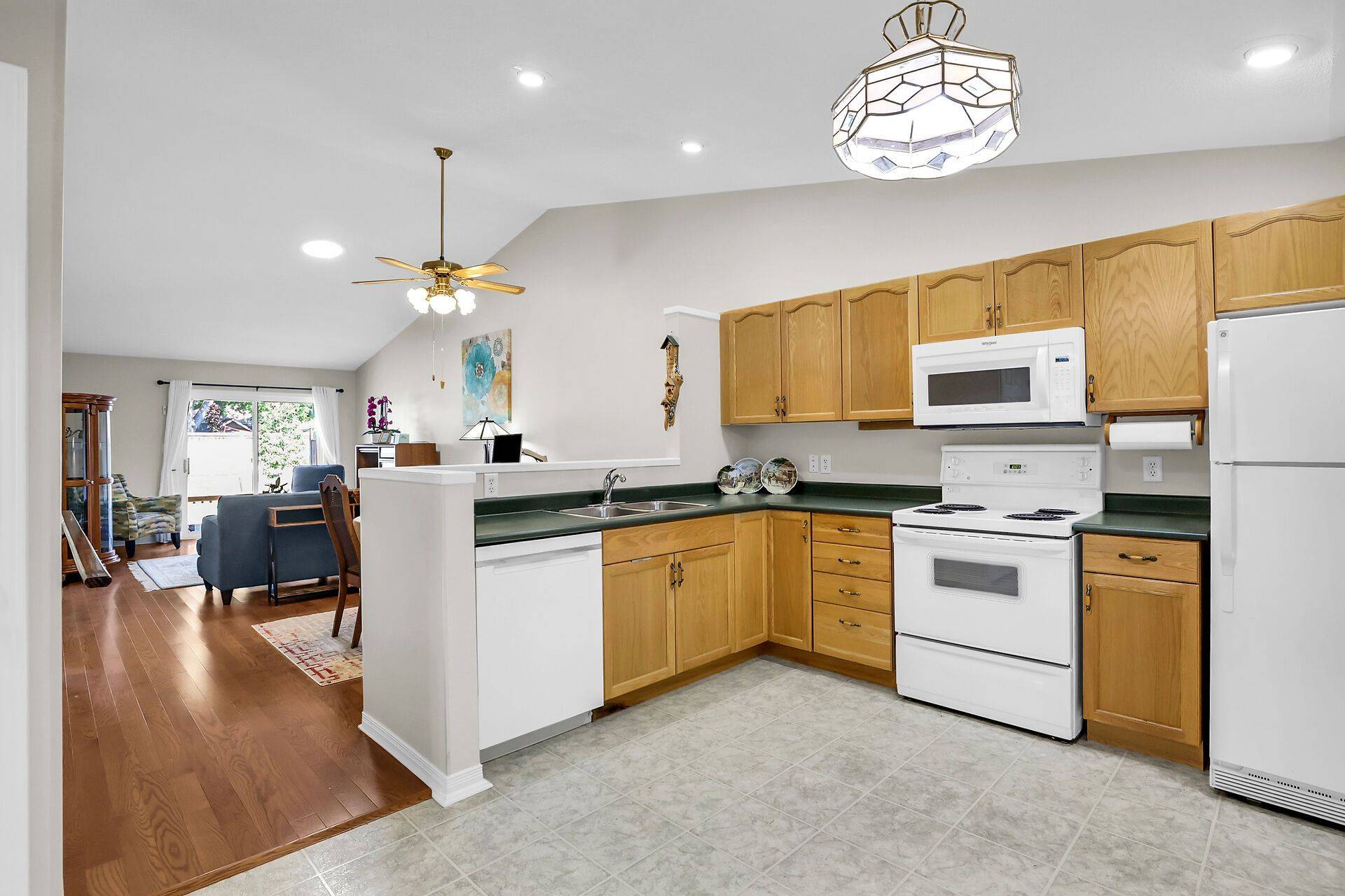 Grimsby, ON L3M 5L7,303 Central AVE #27