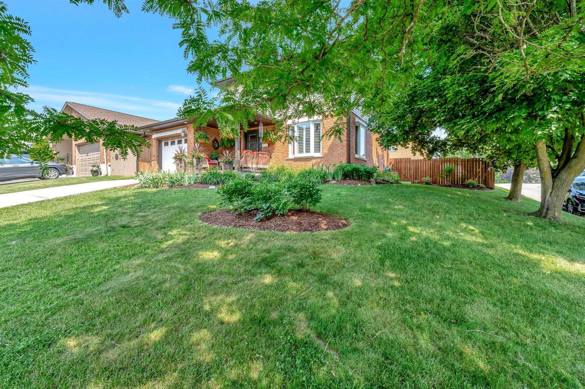 Cambridge, ON N3H 2G3,1229 Rose ST