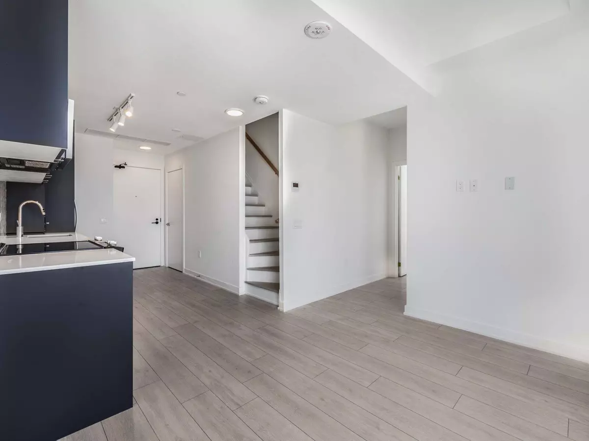 Whitby, ON L1N 0P5,1610 Charles ST #167