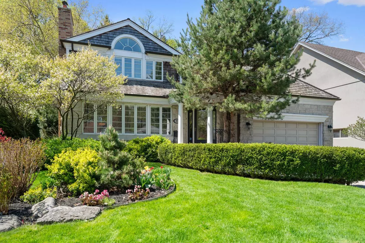 Toronto W08, ON M9A 3A4,39 Pinehurst CRES