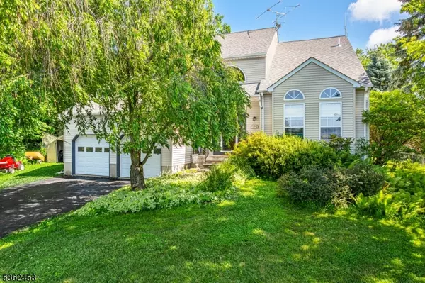 6 Colonial Cir, Vernon Twp., NJ 07418