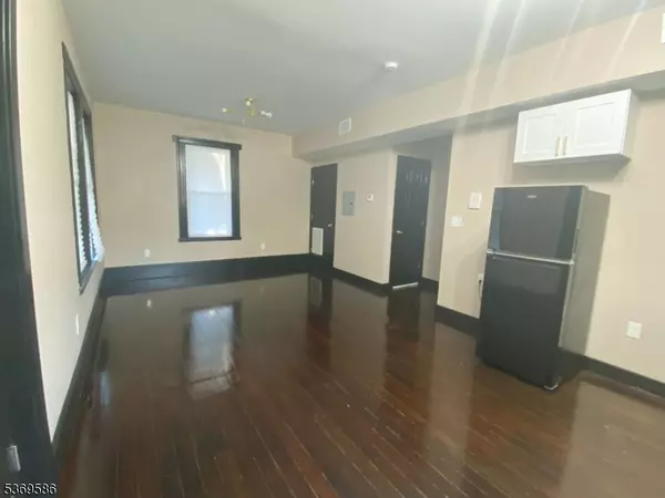 High Bridge Boro, NJ 08829,11 Center St #B