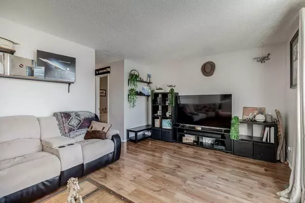 Okotoks, AB T1S 1J4,130 Mcrae ST #7