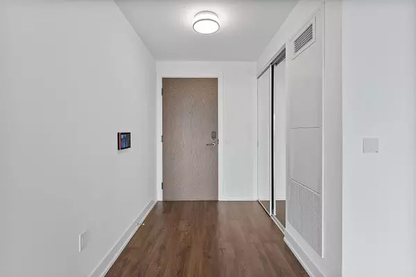 Toronto C13, ON M3C 0P8,20 Inn On The Park DR ##1633