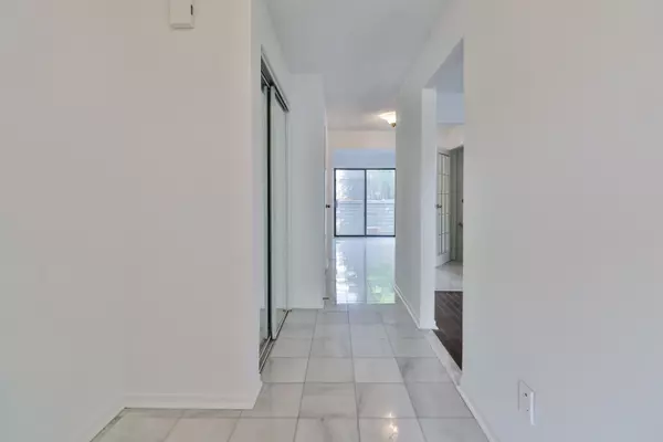 Toronto C15, ON M2K 1A7,18 Dervock CRES