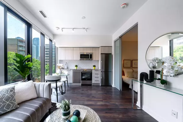 Toronto C08, ON M4Y 0C4,28 Wellesley ST E #304