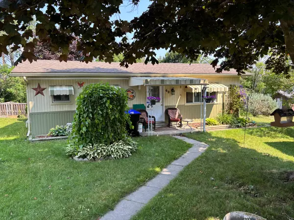 60 Flora DR, Innisfil, ON L9S 1R1