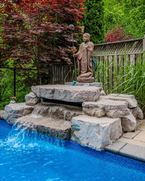 Burlington, ON L7L 7B8,5248 Nova CRES