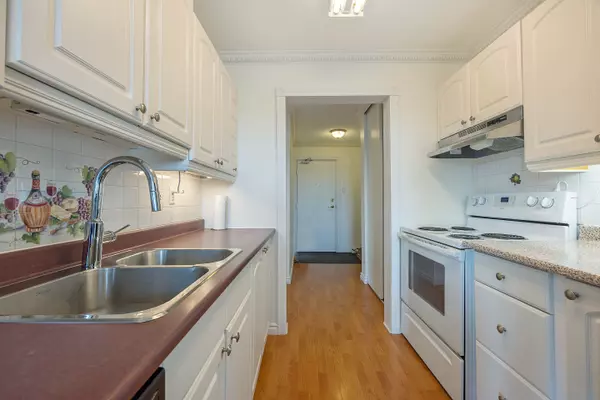 London East, ON N5Y 5E4,986 Huron ST #701