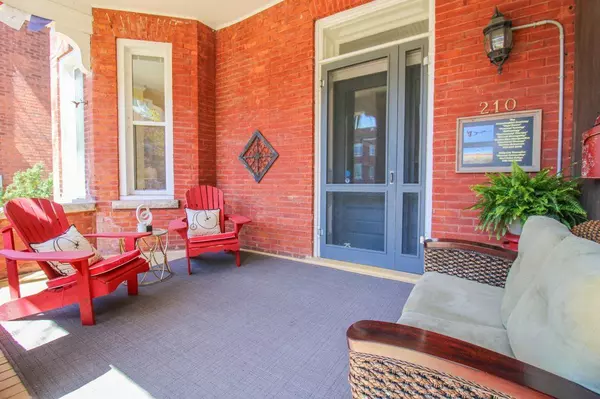Peterborough Central, ON K9H 2V9,210 McDonnel ST