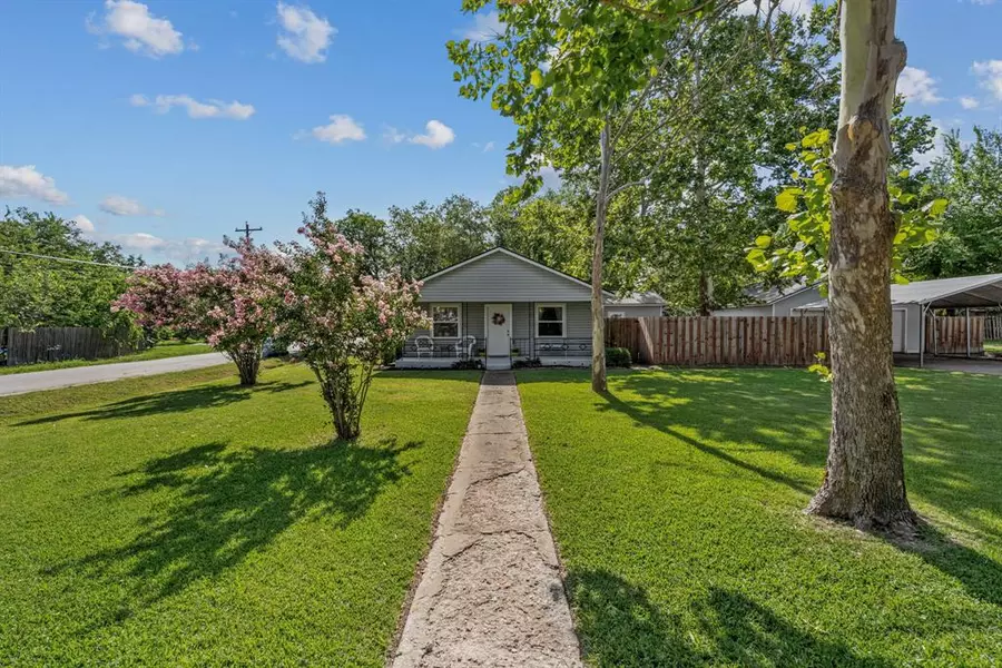 710 W Willow Street, Sanger, TX 76266