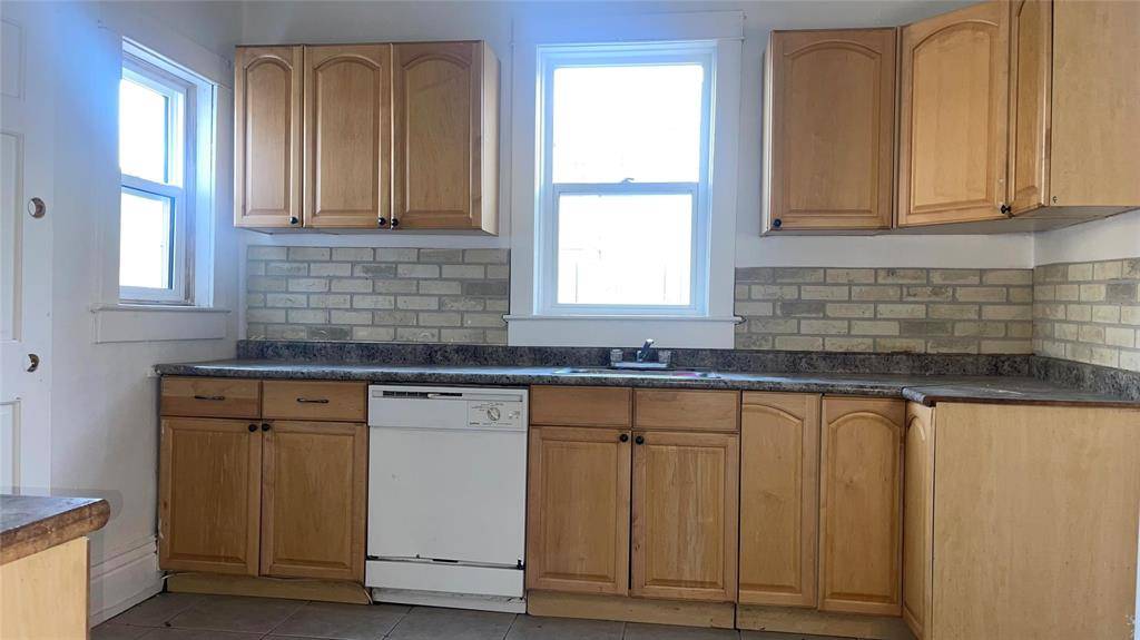Winnipeg, MB R2W 1S1,315 Redwood AVE