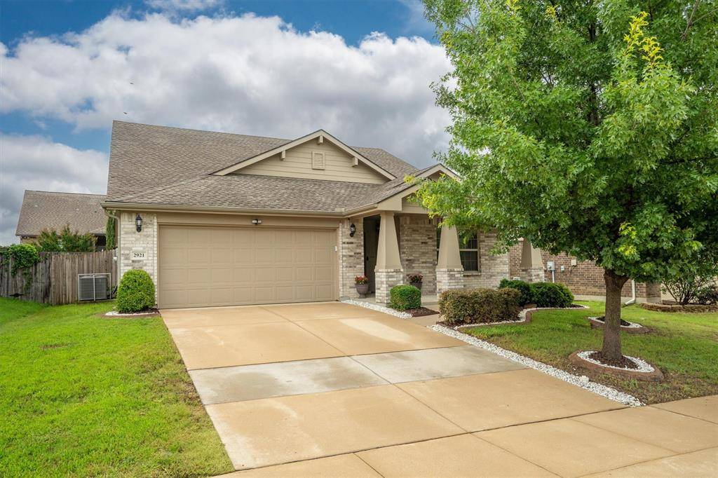 2921 Whitetail Chase Drive, Fort Worth, TX 76108