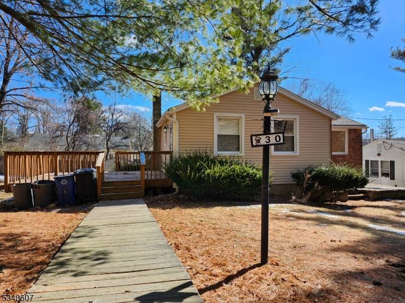 West Milford Twp., NJ 07480,30 Hemlock Ln