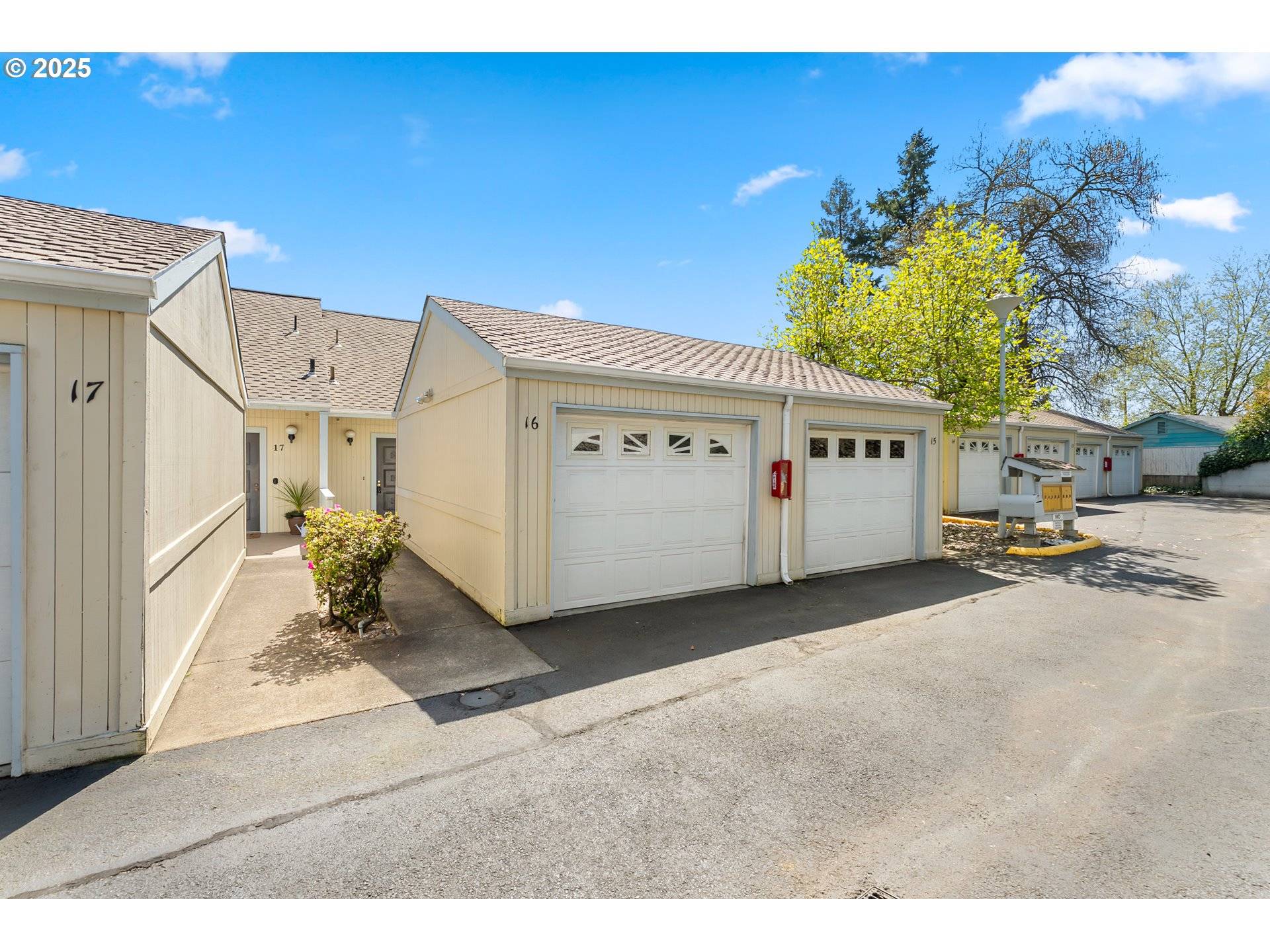 Roseburg, OR 97471,16 NW MOUNTAIN VIEW DR
