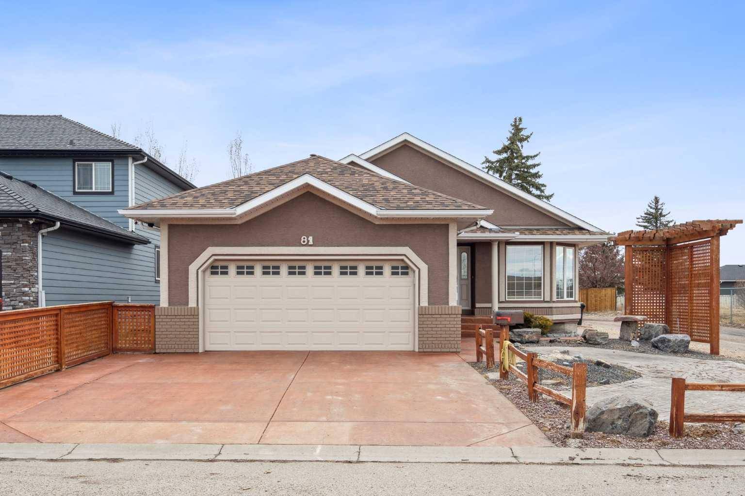 81 Sundown MNR SE, Calgary, AB T2X 3H7