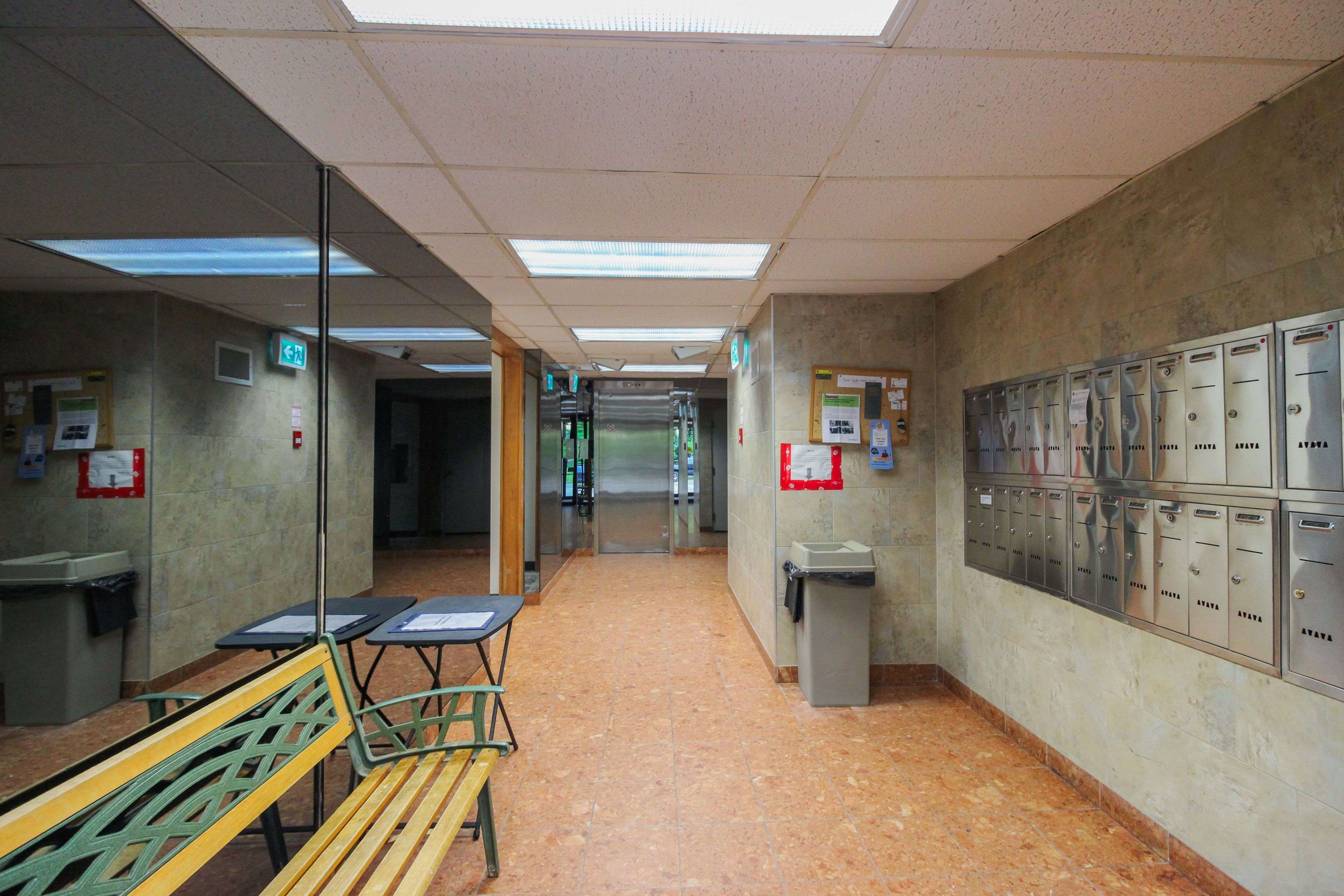 Oshawa, ON L1H 4C2,454 Centre ST S #112