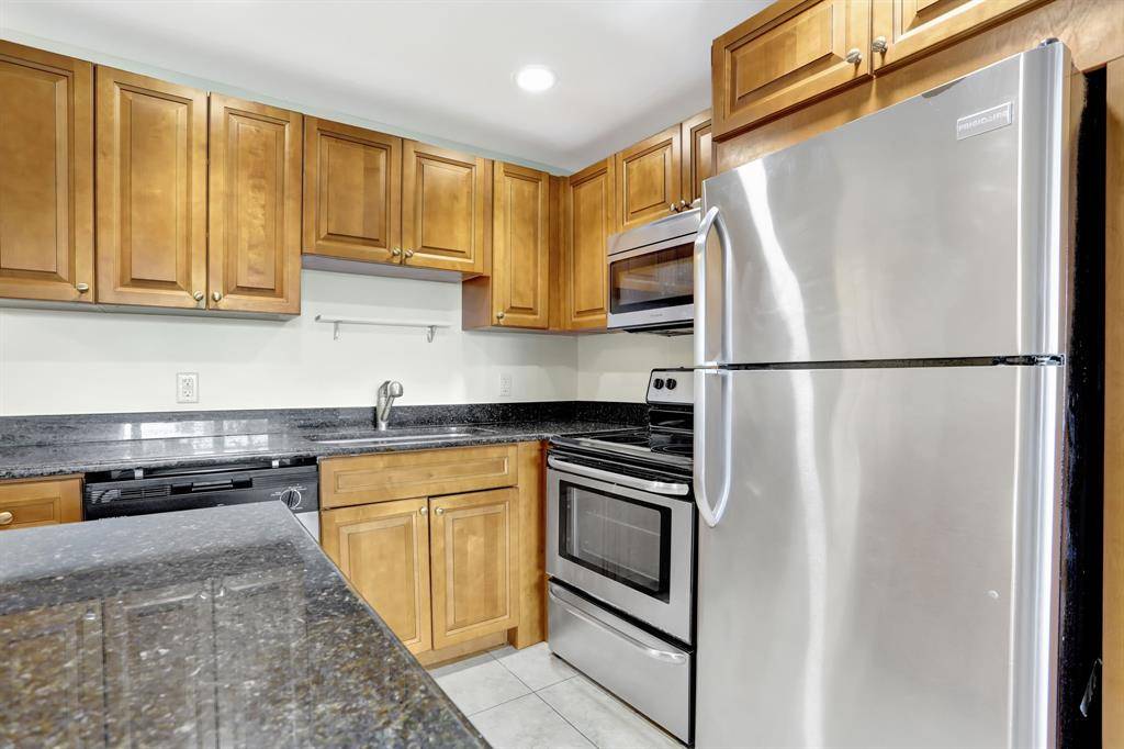 Deerfield Beach, FL 33442,275 Markham M #275