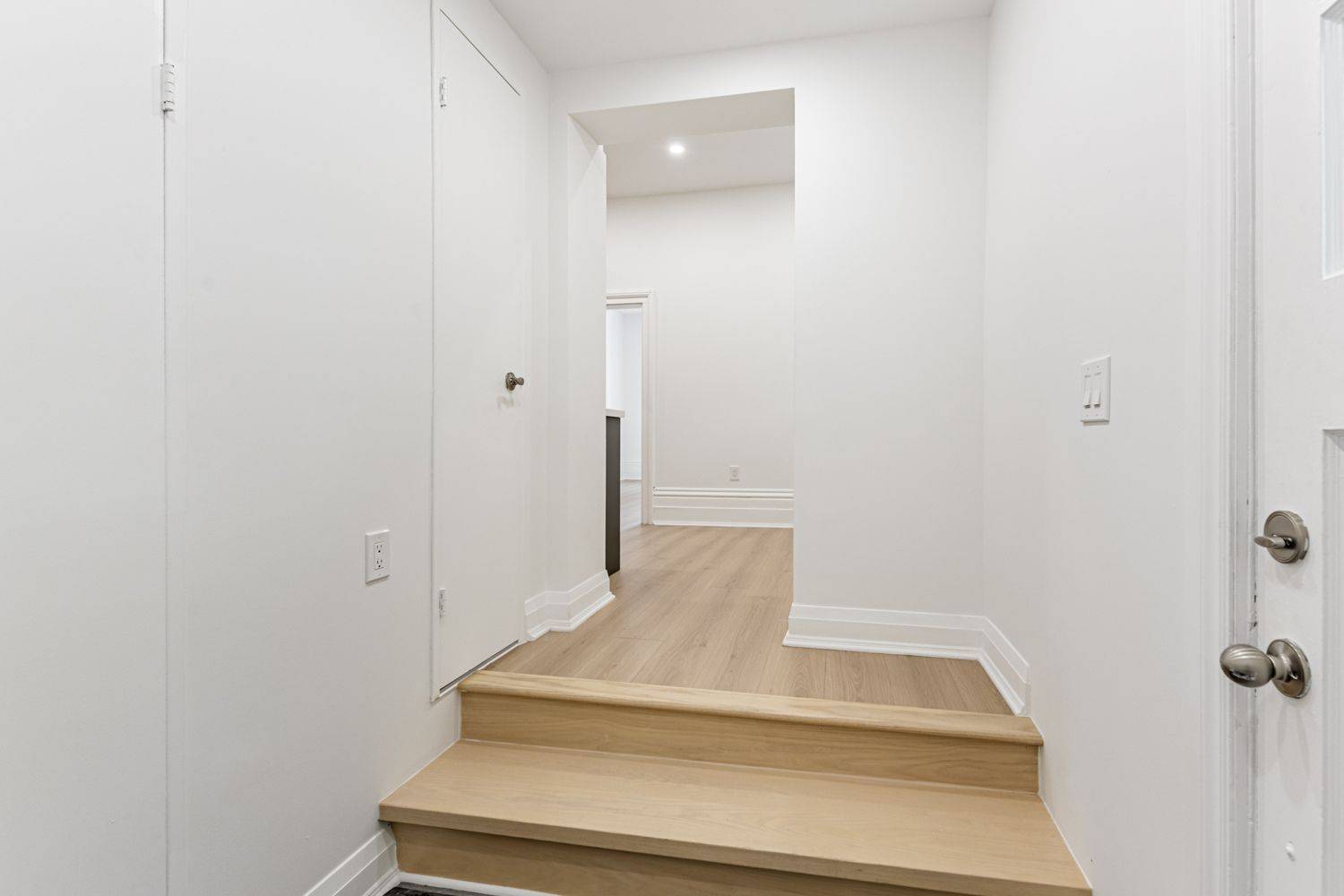 Newmarket, ON L3Y 1M9,457 D'Arcy ST #3
