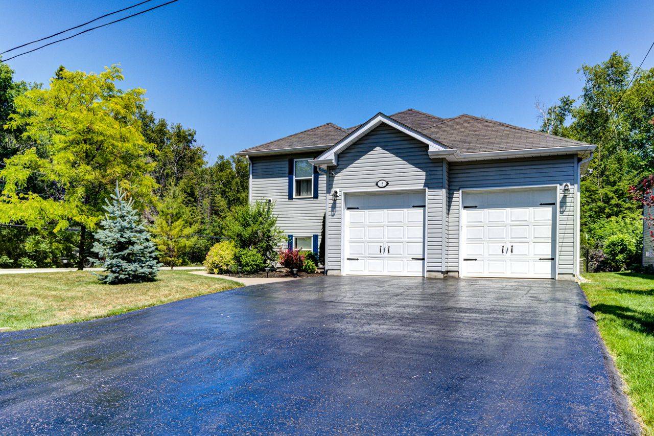 Wasaga Beach, ON L9Z 1W9,5 55TH ST S