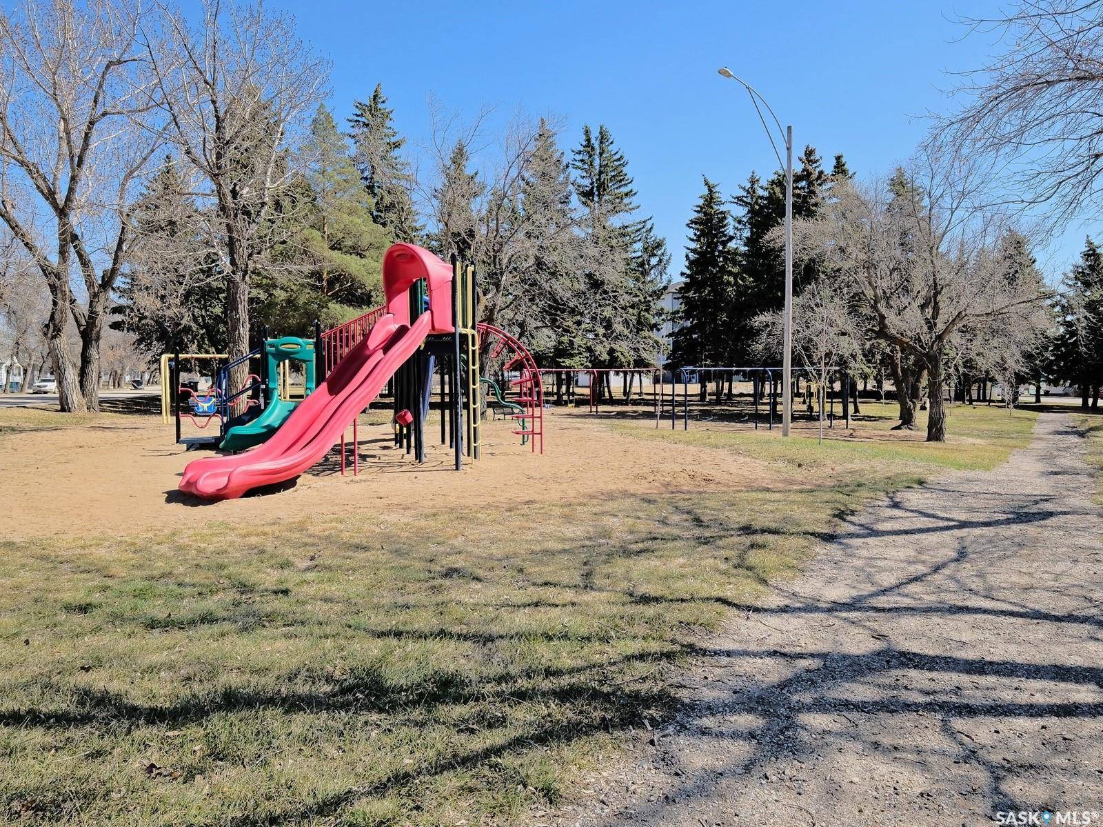 Biggar, SK S0L 2V0,240 3rd AVENUE E