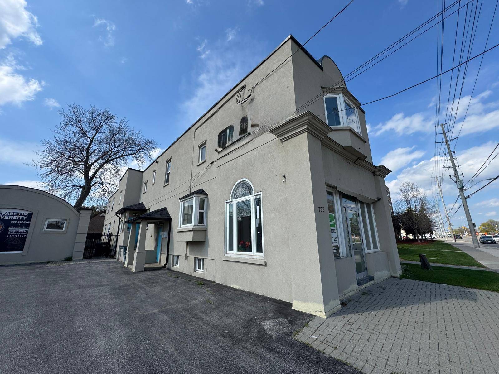755 Lakeshore RD E #Main Level, Mississauga, ON L5E 1C6