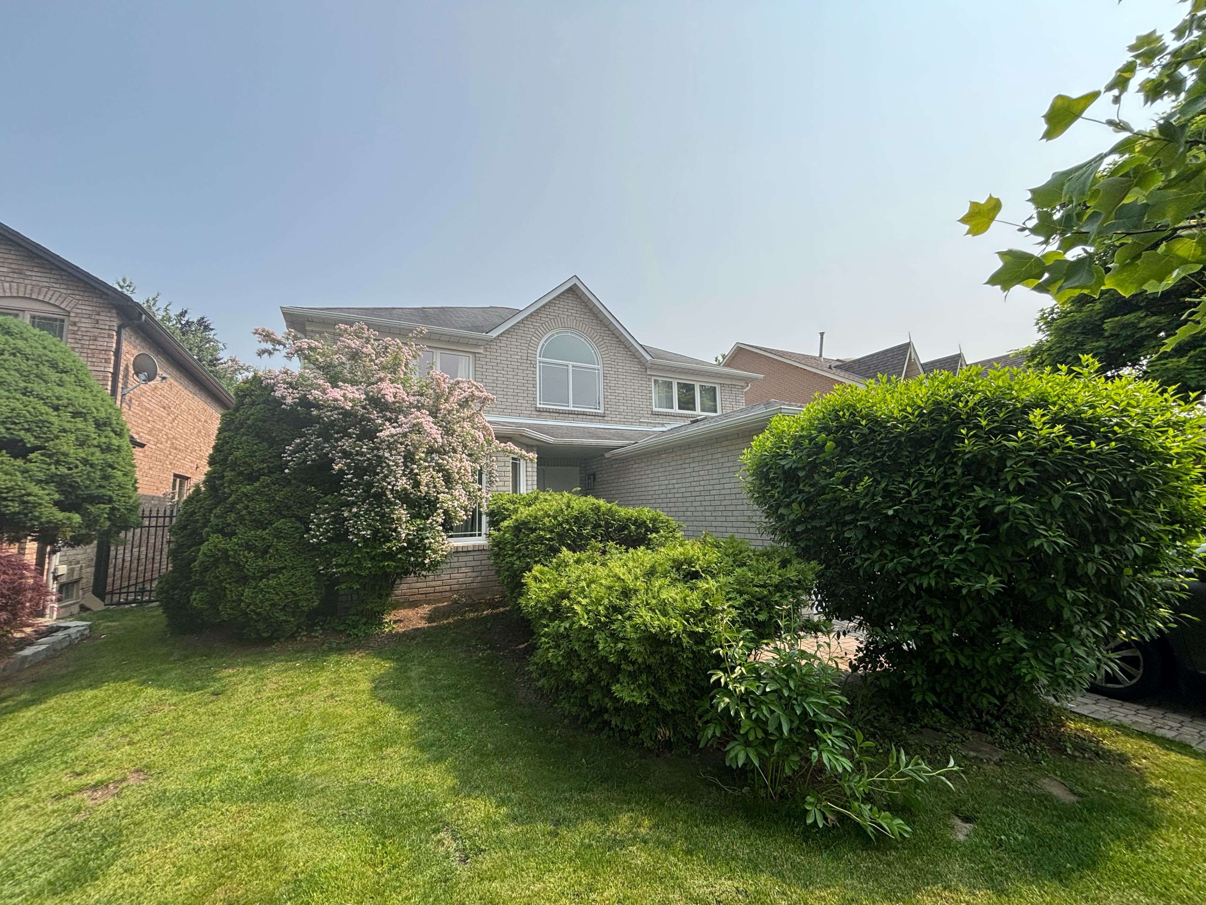 Oakville, ON L6H 5M7,1202 Ballantry RD