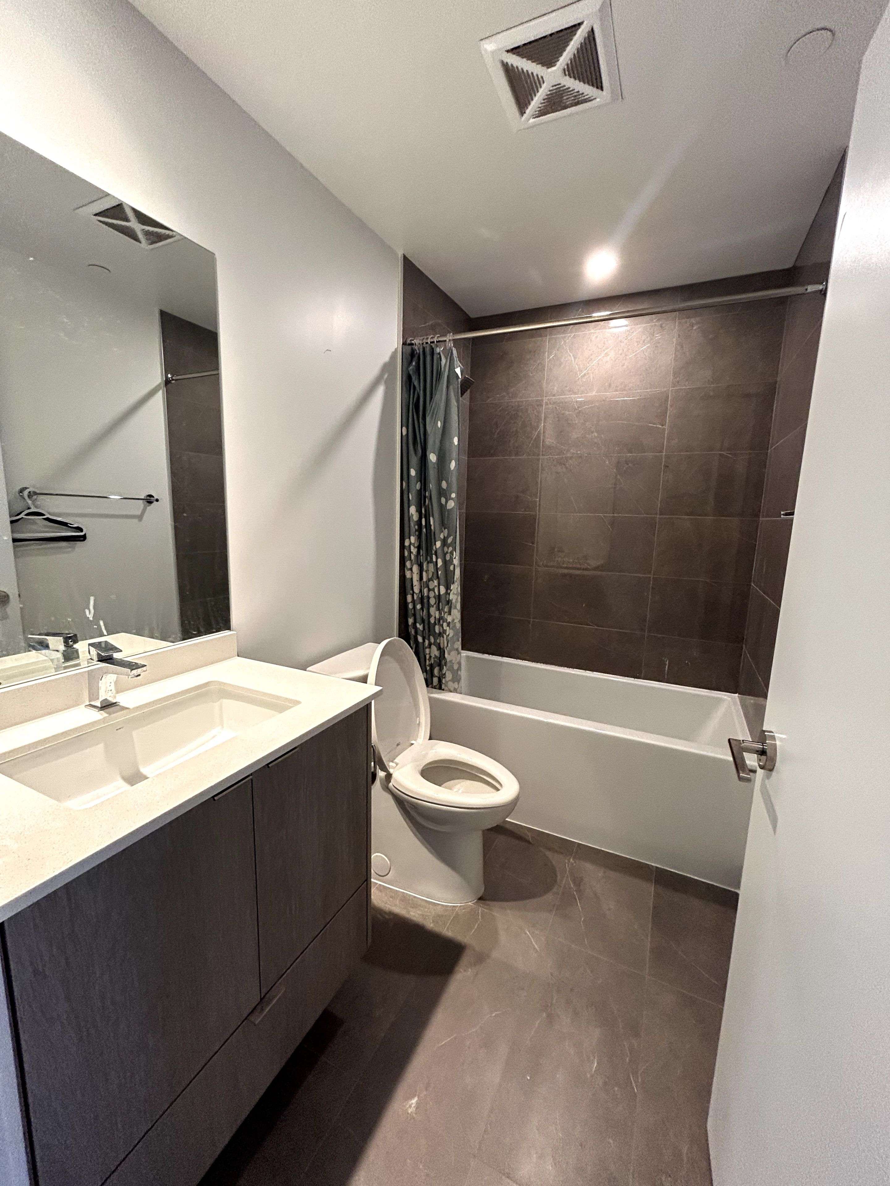Toronto W01, ON M6S 1A1,1928 lakeshore BLVD W #2606
