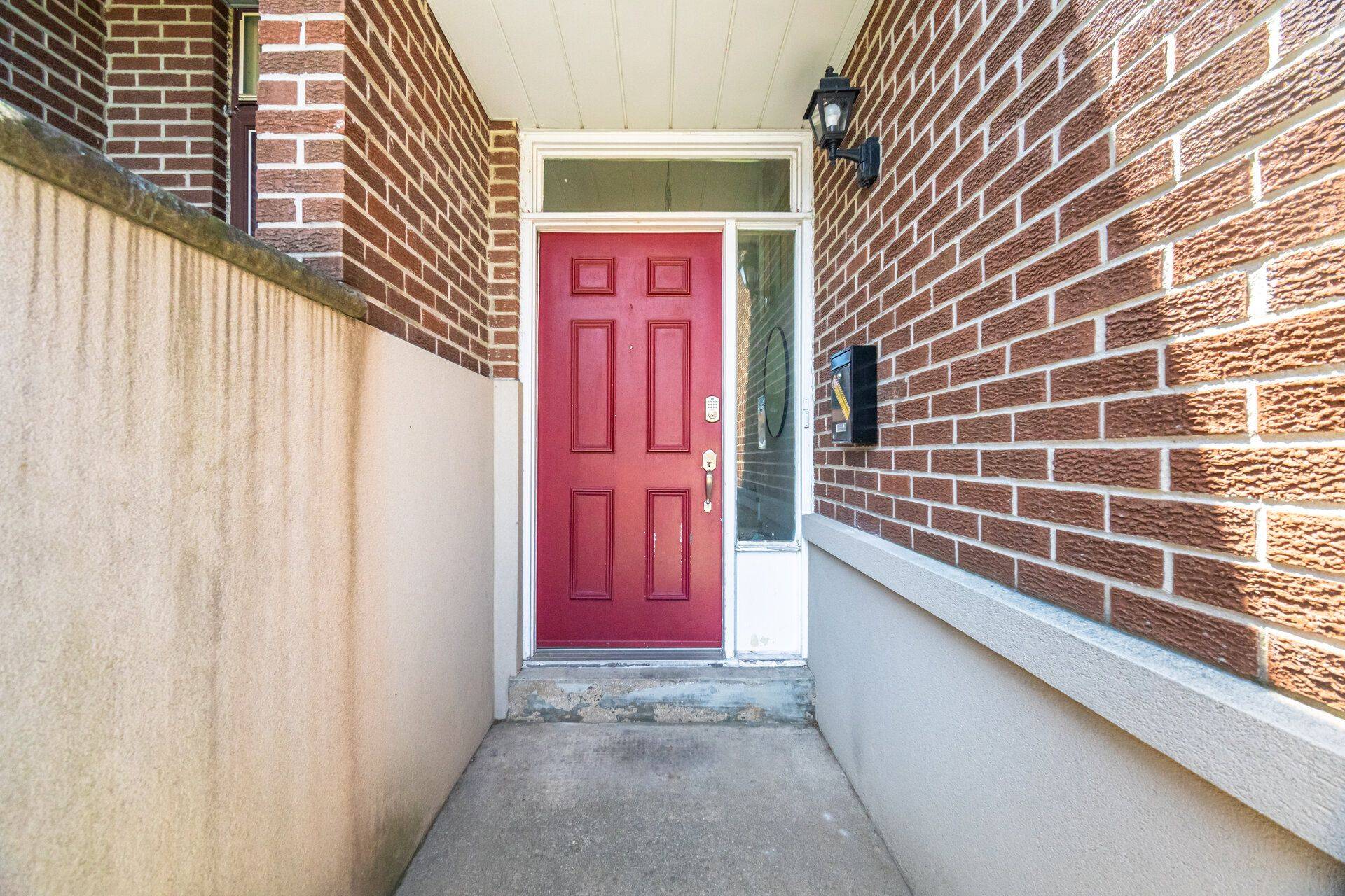 Mississauga, ON L4Y 3Z4,3241 Mccarthy CT