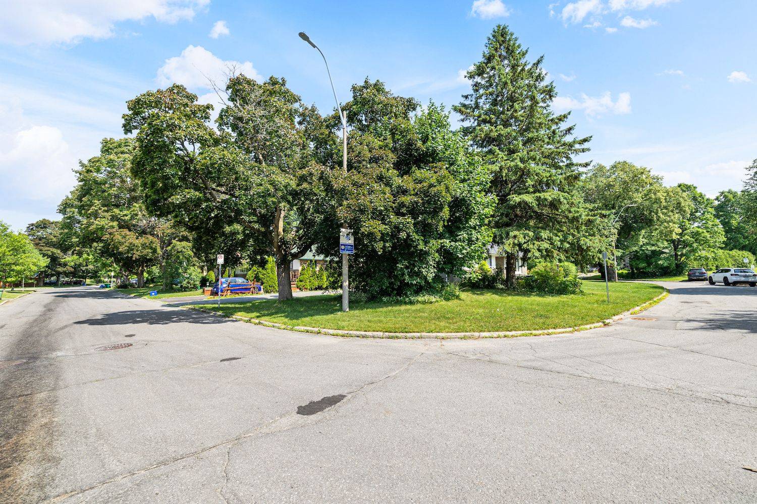 Alta Vista And Area, ON K1G 0W7,467-469 Braydon AVE
