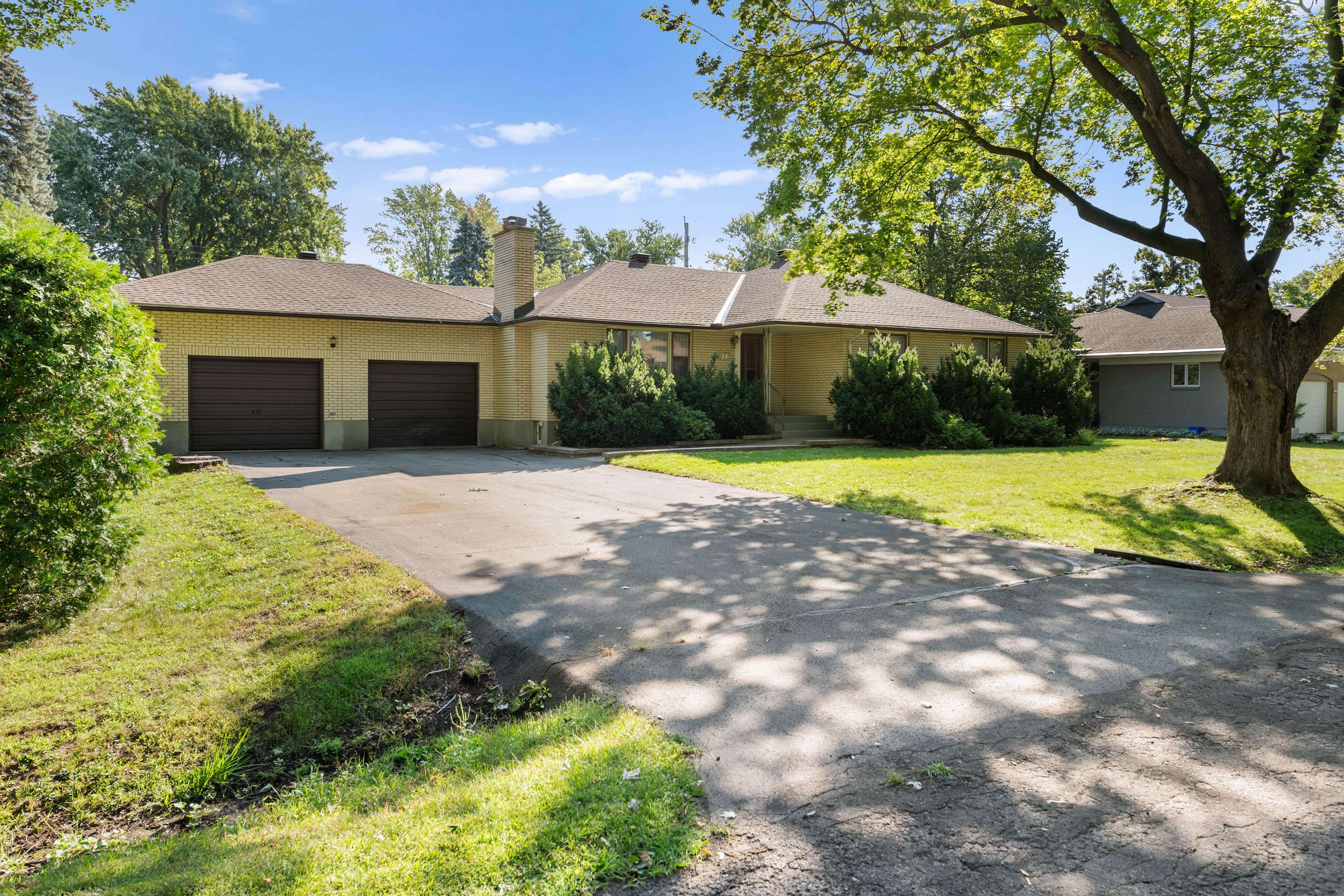 Mckellar Heights - Glabar Park And Area, ON K2A 2Z3,873 DUNLEVIE AVE